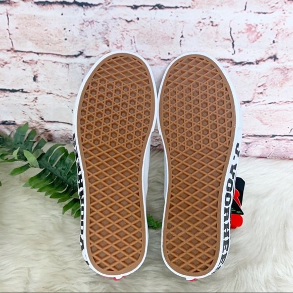 Athletic_Shoes